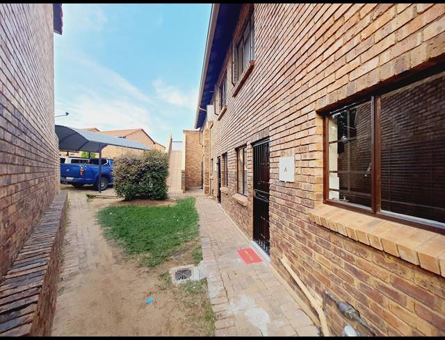 2 BEDROOM APARTMENT RENTED IN HALFWAY GARDENS